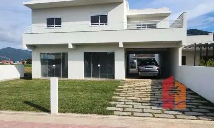 Casa Nova 2 pavimentos com 2 Lojas Comerciais Térreas – Garopaba/SC
