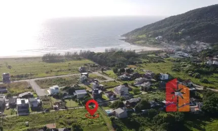 Terreno esquina na Praia da Gamboa de 744m²– Segunda Quadra do Mar!