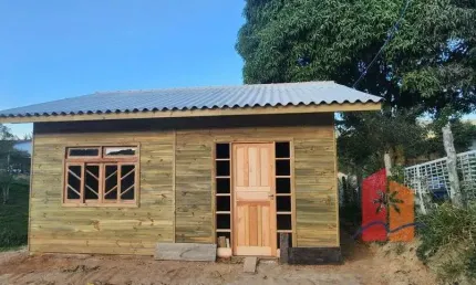 CASA DE MADEIRA NOVA – 2 QUARTOS | TERRENO 360 M² - Santa Cruz, Paulo Lopes - SC