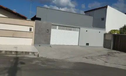 Vrnda excelente casa de condomínio com 8 casas, no parque universitário