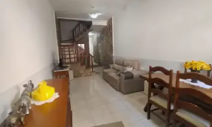 Vendo Uma Casa Na Região De Pinheiros Com 3 Quartos Por 520 Mil