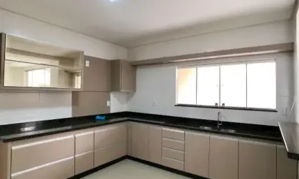 Conforto, espaço e estilo em carapicuíba – casa com 3 dormitórios, 2 suítes