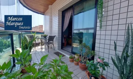 Apartamento próximo à praia do embaré em prédio com lazer completo