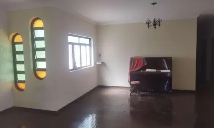 Casa para Venda em Patos de Minas, Centro, 4 dormitórios, 2 suítes, 2 banheiros, 4 vagas