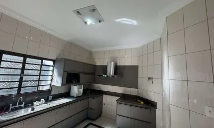 Casa para venda em patos de minas, califórnia, 3 dormitórios, 1 suíte, 2 banheiros, 2 vagas