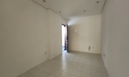 Sala comercial com 1 sala para alugar na Avenida Anita Garibaldi, Garibaldi, Salvador