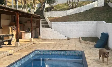 Chácara pé na água em condomínio fechado em igaratá - sp