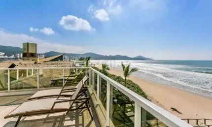 Cobertura Duplex Beira Mar na Praia de Mariscal em Bombinhas