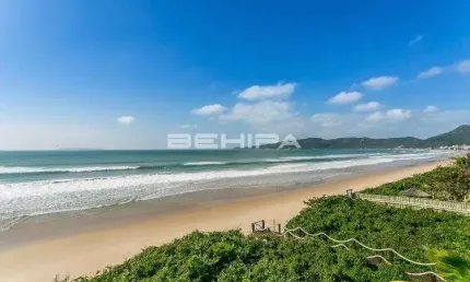 Cobertura duplex beira mar na praia de mariscal em bombinhas