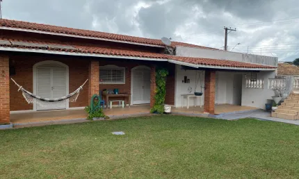 Casa residencial com potencial para escritórios e consultórios 