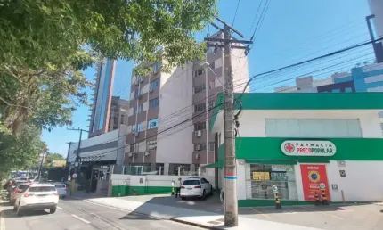 Apartamento com 2 quartos  na frente do shopping beira mar.
