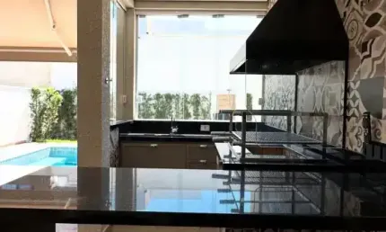 Imóvel para venda possui 230 metros quadrados com 3 quartos no bairro Jardim Terras de Santa Elisa
