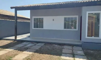 Casa nova com 78m², 3 quartos com suíte e varanda em Caluge - Itaboraí - RJ