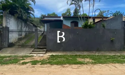 Casa com 3 quartos à venda na rua saquarema, 15, jardim patrícia, rio das ostras, 106 m2 por r$ 220.000