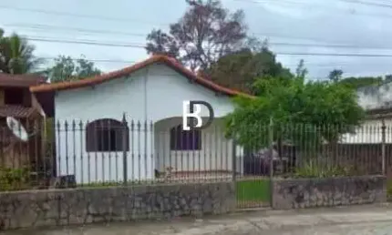 Casa com 2 quartos à venda na avenida miguel peixoto guimarães, 10, córrego do ouro, macaé, 120 m2 por r$ 310.000