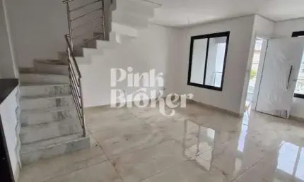 Casa geminada  à venda de 3 quartos, 4 vagas de garagem e área gourmet, localizado no cabral, conta