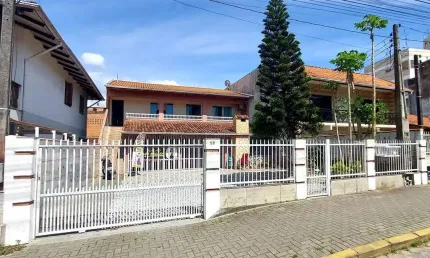 Casa com 6 quartos à venda no Centro, Penha 