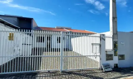 Casa com 2 quartos para alugar no Centro, Penha 