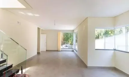 Casa de condomínio à venda com 370m², 3 quartos e 7 vagas