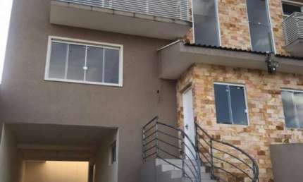 Casa com 3 quartos à venda no Parque do Embu, Colombo  por R$ 590.000