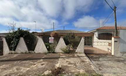 Casa à Venda na Colônia Dona Luiza, próximo ao novo Max Atacadista