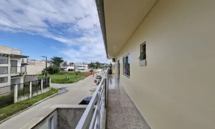 Casa de esquina com sala comercial de 122m2 em Balneário Piçarras/SC