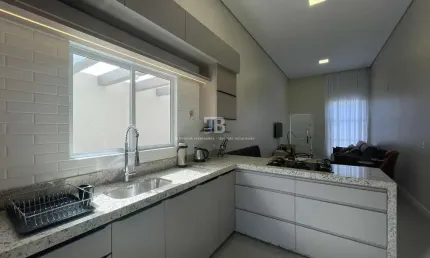 Casa Semimobiliada com Suíte e 2 Dormitórios no Vila Real