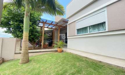 Casa no Santo Antônio: 360m² de Terreno, Quintal Encantador