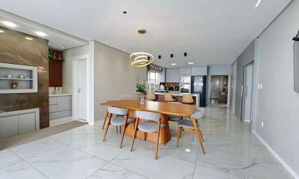 Casa semimobiliada no Paraíso com piscina, 2 suítes e closet
