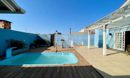 Casa Semimobiliada com 3 Quartos e Piscina à Venda no Centro de Chapecó
