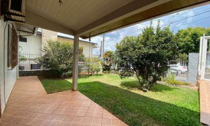 Casa espaçosa 4 quartos - Próximo ao Alfa - 5 minutos do Centro