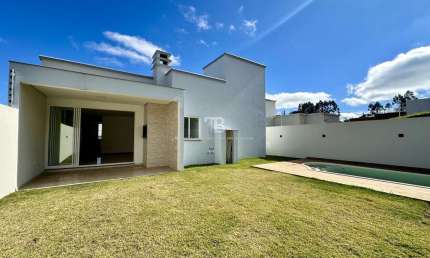 Casa nova com 3 quartos, suíte, piscina e 4 vagas à venda no Jardim Europa