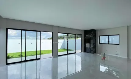 Casa nova com 3 suítes e 3 vagas de garagem à venda em Chapecó