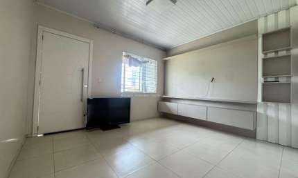 Casa térrea com 3 quartos e amplo quintal à venda em São Cristóvão