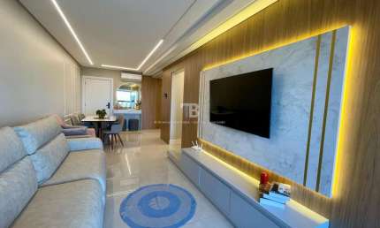 Apartamento semimobiliado com 2 quartos, suíte e 2 vagas no Centro de Chapecó