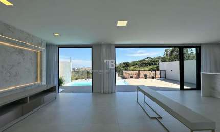 Casa nova de 3 quartos no Jardim Europa, Chapecó, com suíte, piscina e 4 vagas