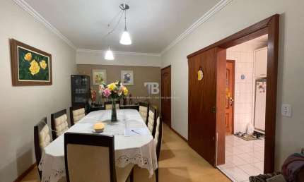 Apartamento semimobiliado com 3 quartos e sacada no Centro de Chapecó