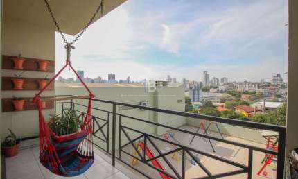 Semimobiliado: Apartamento Aconchegante e Arejado, com Suíte