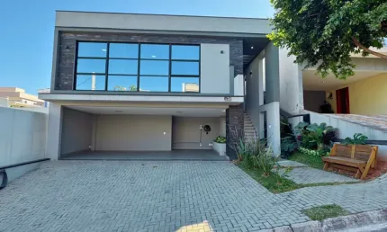 Belíssima casa assobradada à venda no condomínio madre maria villac
