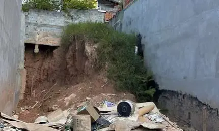 Terreno à venda na Avenida Tonico Lenci, Estância Lago Azul, Franco da Rocha