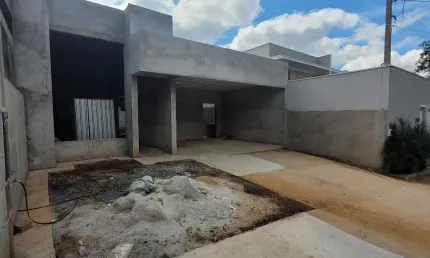 Casa em condomínio – 3 suítes | conceito aberto | piscina | em fase final de acabamento