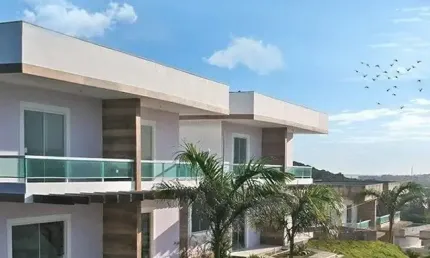 Casas duplex 1ª locação com 2 qts( r$ 330.000) e 3 qts (r$ 400.000)  próximas à praia do peró