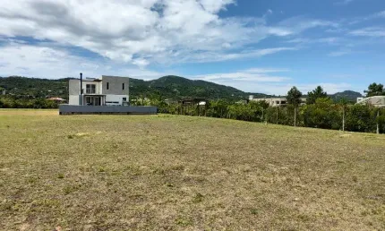 Viva com exclusividade em um condomínio de alto padrão em garopaba!