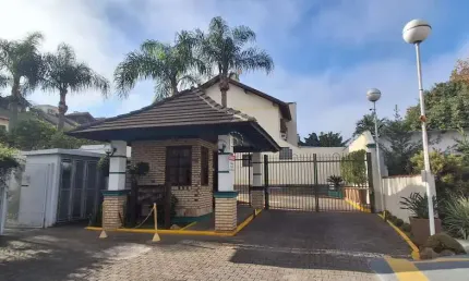 Casa em condomínio fechado com 3 quartos para alugar na avenida eduardo prado, 1954, cavalhada, porto alegre por r$ 3.900