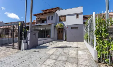 Casa com 2 quartos para alugar na rua pedro da silva nava, 91, hípica, porto alegre por r$ 2.600
