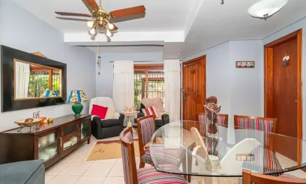 Casa com 3 quartos à venda na rua dos guenoas, 671, guarujá, porto alegre por r$ 550.000