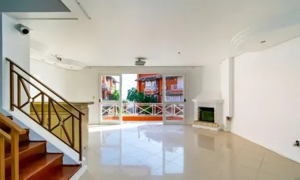 Casa em condomínio fechado com 3 quartos à venda na avenida guaíba, 4400, vila assunção, porto alegre por r$ 955.000
