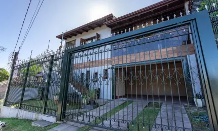 Casa com 3 quartos à venda na rua doutor egydio michaelsen, 250, cavalhada, porto alegre por r$ 950.000