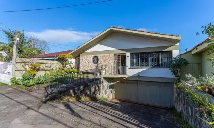 Casa com 4 quartos à venda na rua cariri, 46, vila assunção, porto alegre por r$ 1.380.000