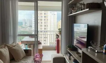 Apartamento novo a 600m do metrô com varanda ampla fechada em vidro.